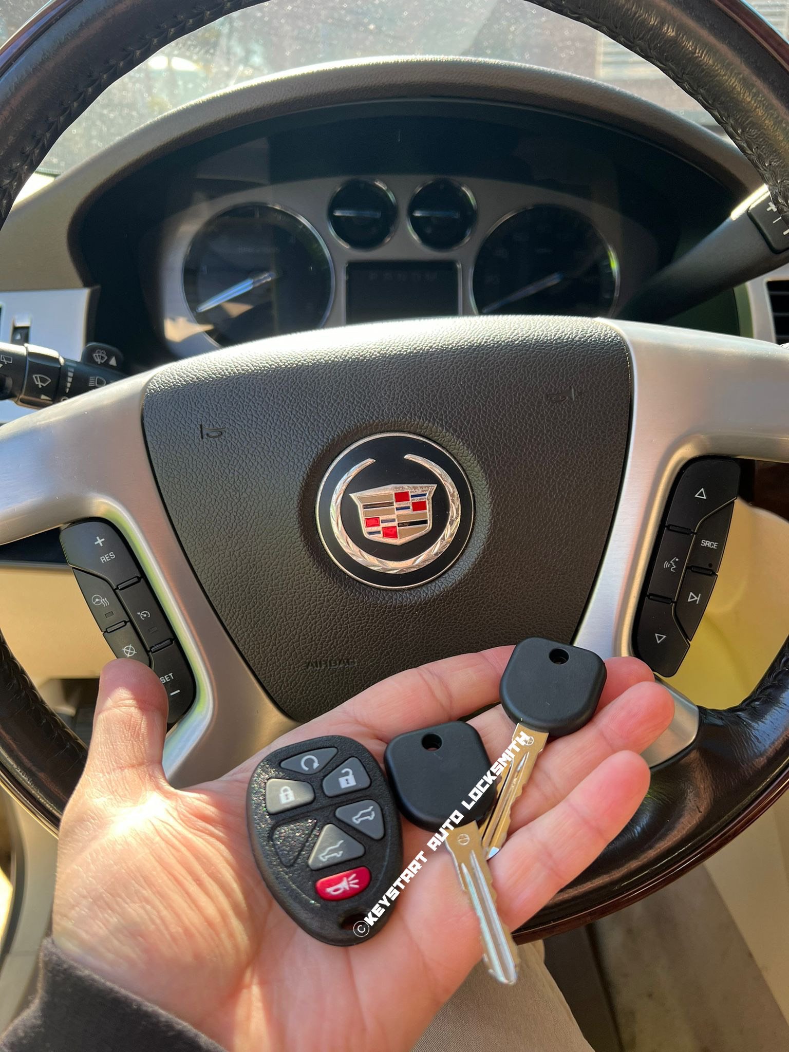 Cadilla remote and car key replacement LA car locksmith Tarzana makes car key with remote