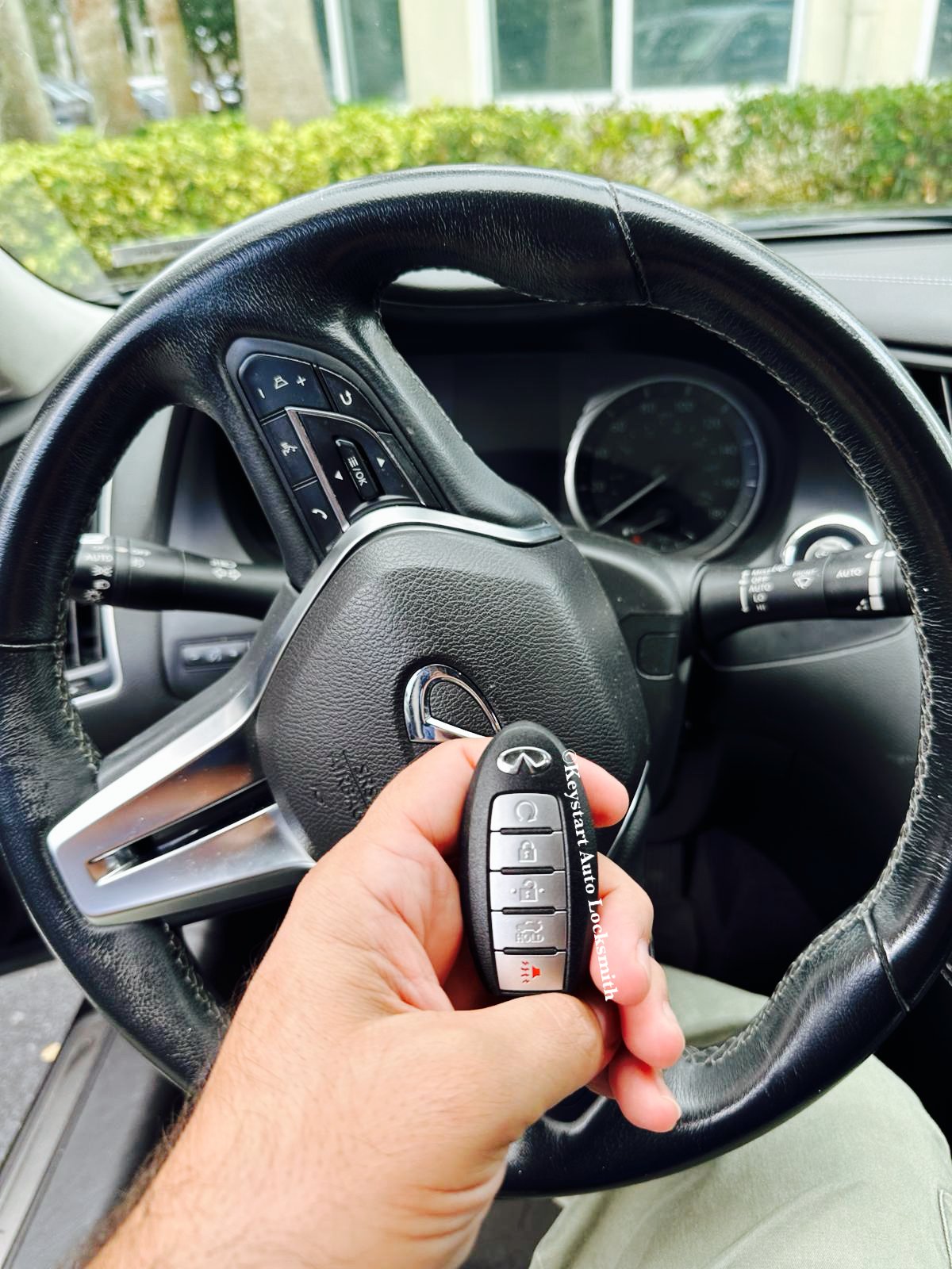 car locksmith makes key fob replacement in Mission Hills