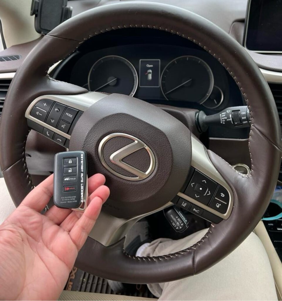 Lexus smart key fob replacement LA - keystart Auto Locksmith car locksmith in Tarzana, Los Angeles car locksout, car key replacement, ignition repair, broken key extraction