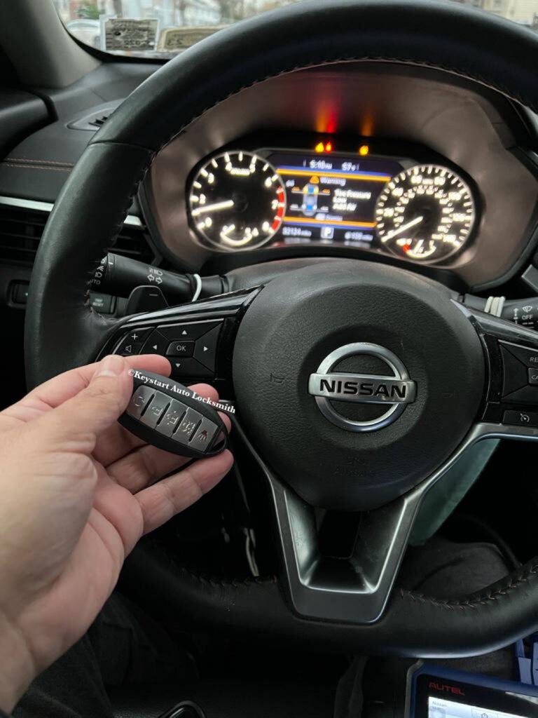 car locksmith is making key fob replacement in Burbank, Los Angeles, CA