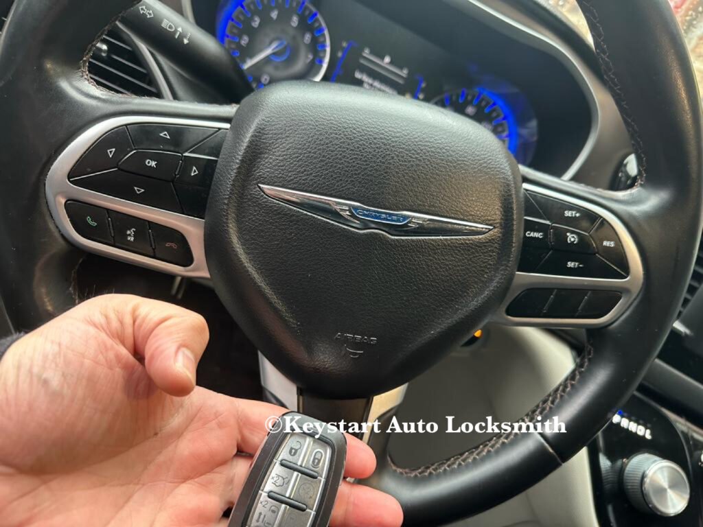 mobile car locksmith is making car key replacement Northridge, LA