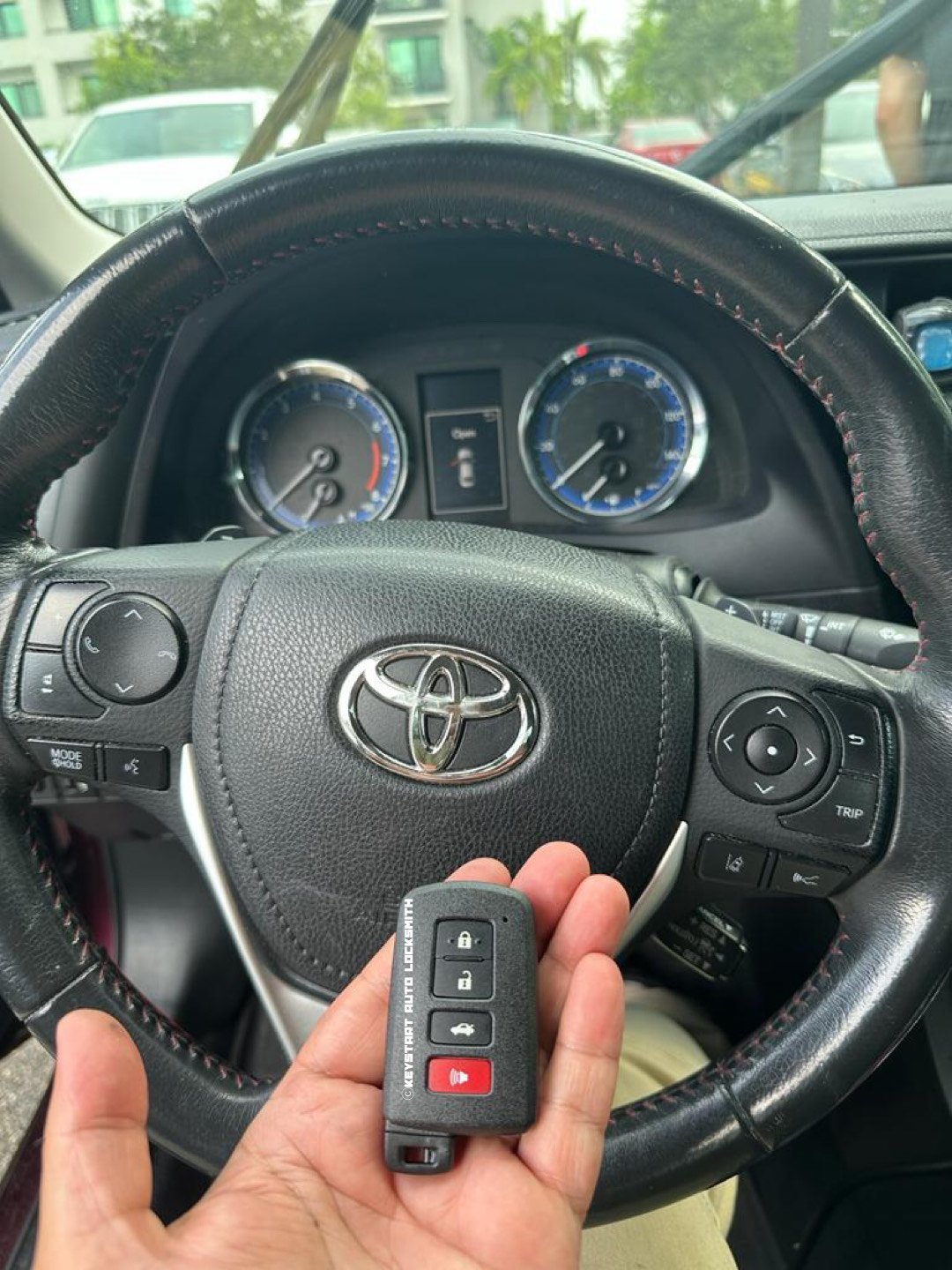 toyota smart key replacement LA car key made in Tarzana, Los Angeles, CA