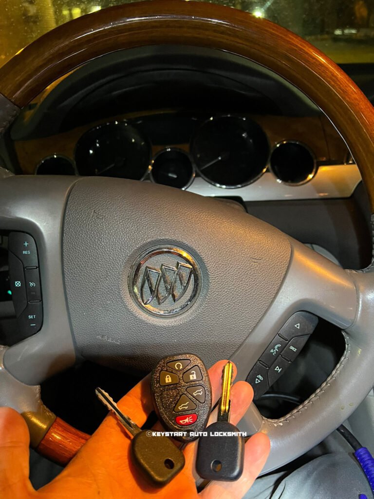 car locksmith Lake Balboa Park makes car key with remote