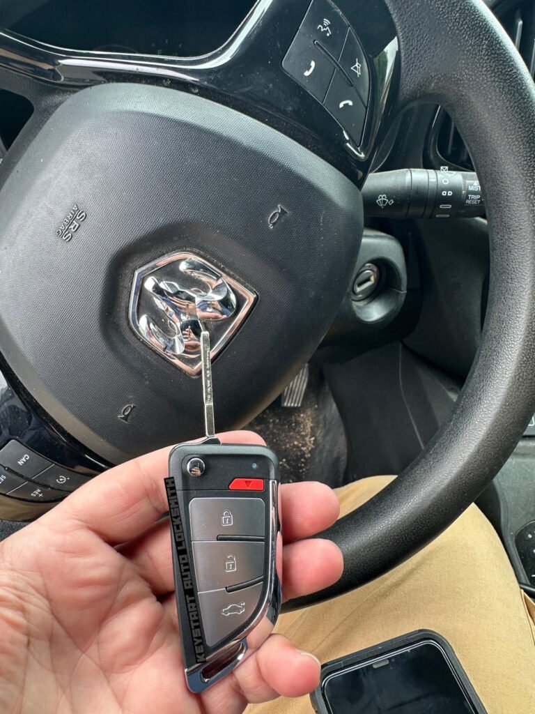 car locksmith in car locksmith in Tarzana, Los Angeles car locksout, car key replacement, ignition repair, broken key extraction, Los Angeles car locksout, car key replacement, ignition repair, broken key extraction