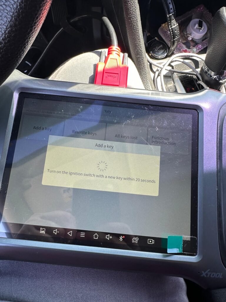 locksmith makes lost car key replacement LA