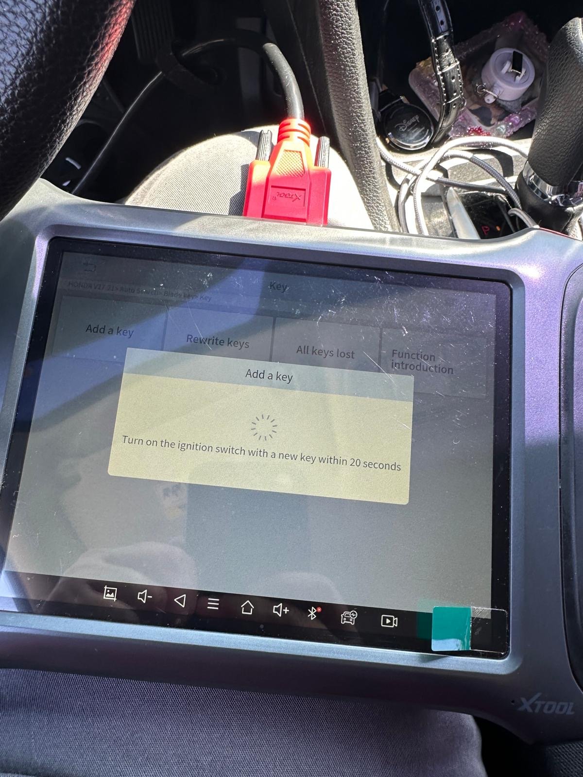 locksmith makes lost car key replacement Burbank